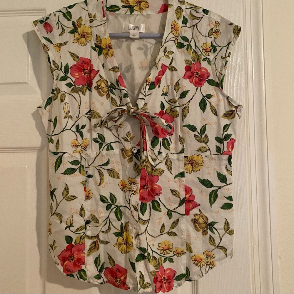 Ann Taylor Loft blouse size 8 floral button down tie front